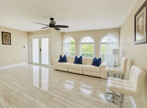 Smart TV - Spacious 5BR Cape Coral Retreat (Cape Coral)