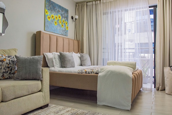 Desk, laptop workspace, iron/ironing board, free WiFi