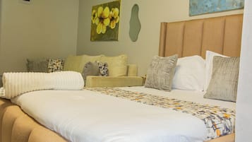 Desk, laptop workspace, iron/ironing board, free WiFi