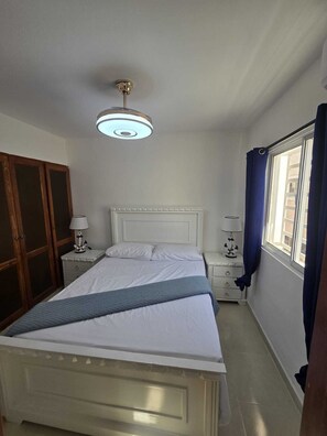 3 chambres, fer et planche à repasser, Wi-Fi, draps fournis