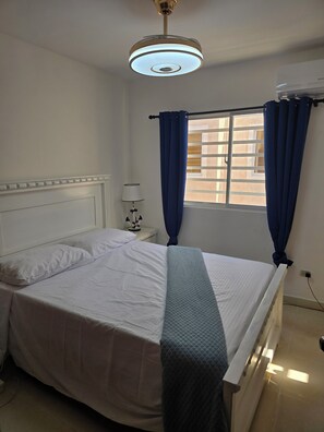 3 habitaciones, tabla de planchar con plancha, wifi y ropa de cama