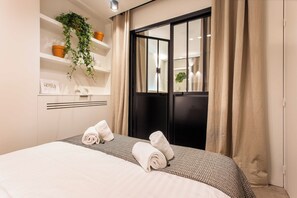 Apartment | 1 bedroom, iron/ironing board, bed sheets