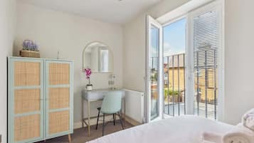 3 slaapkamers, een strijkplank/strijkijzer, reisbedje, wifi