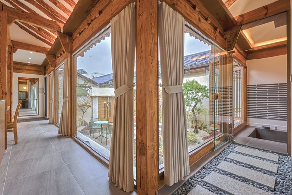 ํด๋์ ํ์ฐ์ค, ๋ง๋น ์ ๋ง | ๋ฌด๋ฃ WiFi