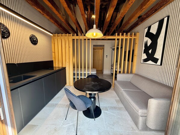 Luxury Studio, City View | Blackout drapes, iron/ironing board, free WiFi