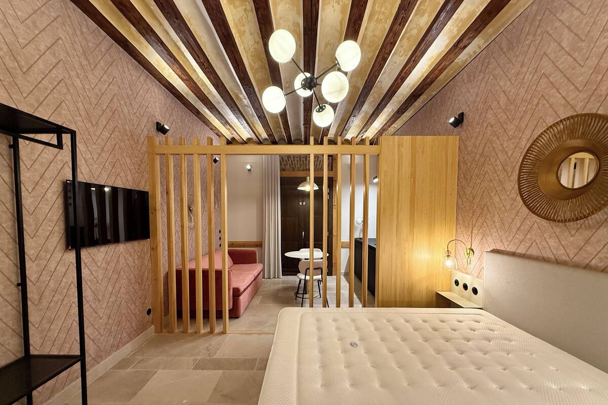 Luxury Studio, City View | Blackout drapes, iron/ironing board, free WiFi