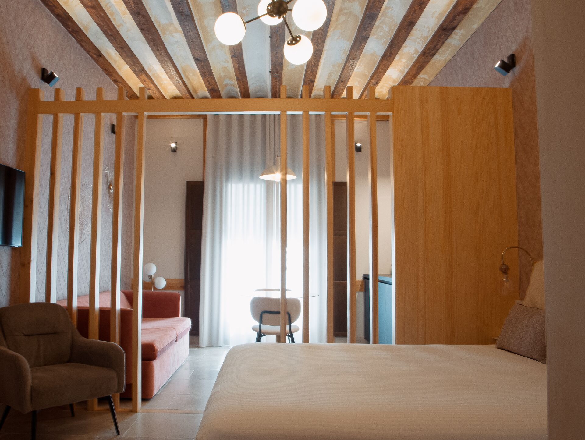 Luxe beddengoed, donsdekens, bedden met traagschuimmatrassen