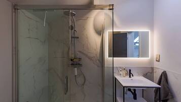 Apartment, 2 Bedrooms | Bathroom