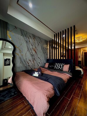 1 bedroom, desk, soundproofing, WiFi