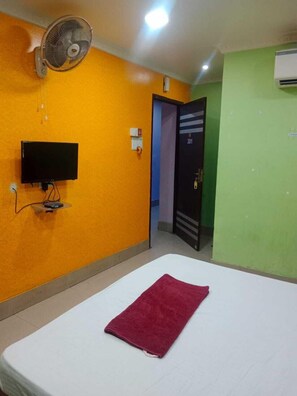 Laptop workspace, free WiFi