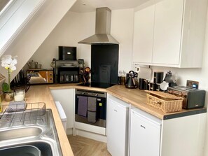 冰箱、微波炉、烤箱、炉灶