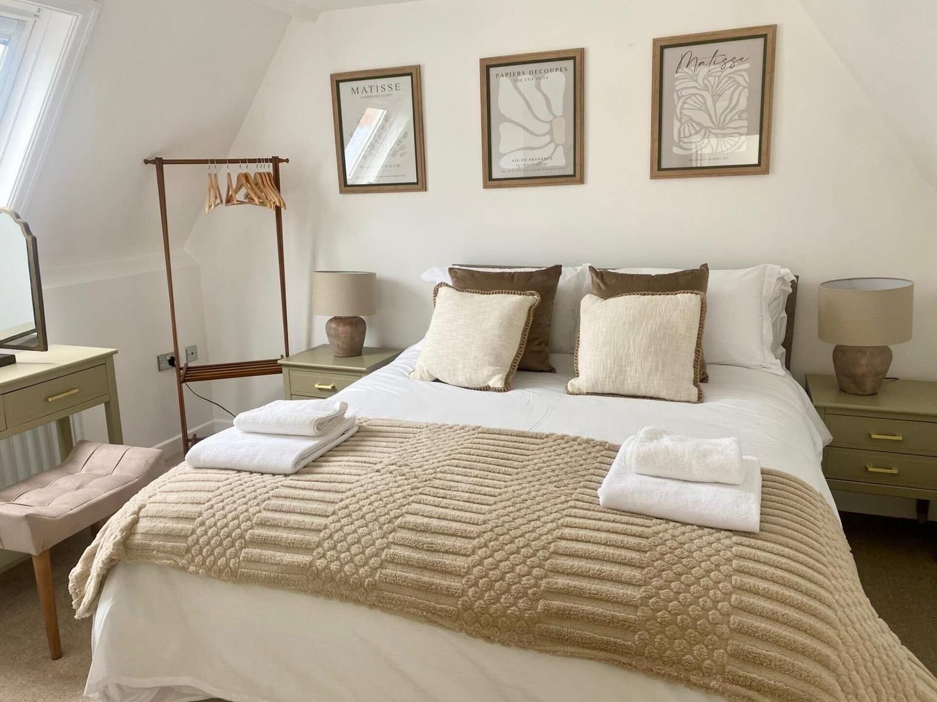 3 kamar tidur, setrika/meja setrika, Wi-Fi gratis, dan seprai linen