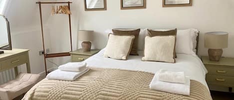 3 bedrooms, iron/ironing board, free WiFi, bed sheets