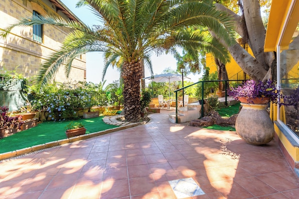 Apartment (1 Bedroom) | Terrace/patio