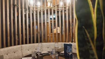 Tägliches Frühstücksbuffet (25 EUR pro Person)