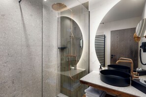 Dusche, Haartrockner, Handtücher