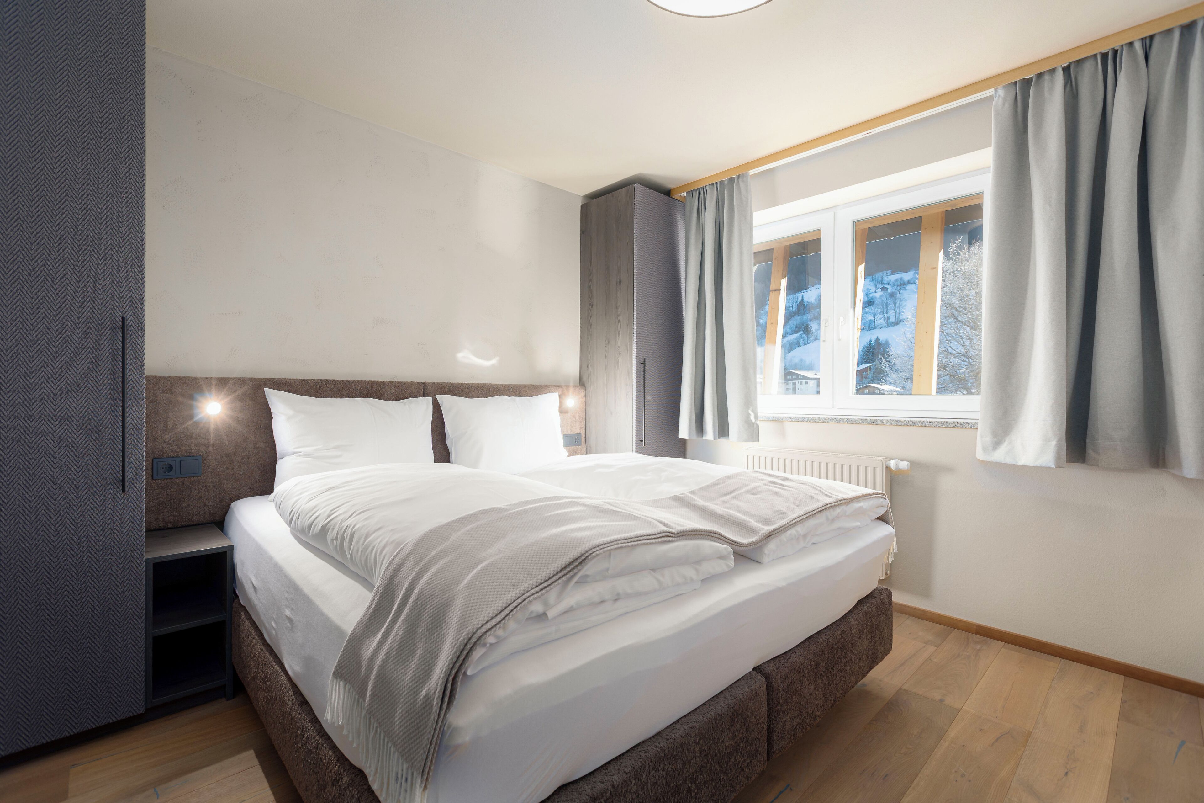 Cots/infant beds, free WiFi