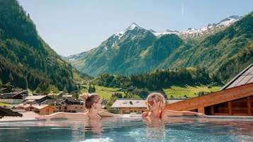 Piscina coperta, piscina all'aperto