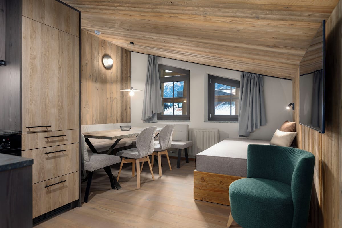 Apartment, 3 Bedrooms | Cots/infant beds, free WiFi