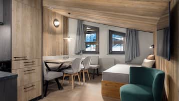 Apartment, 3 Bedrooms | Cribs/infant beds, free WiFi