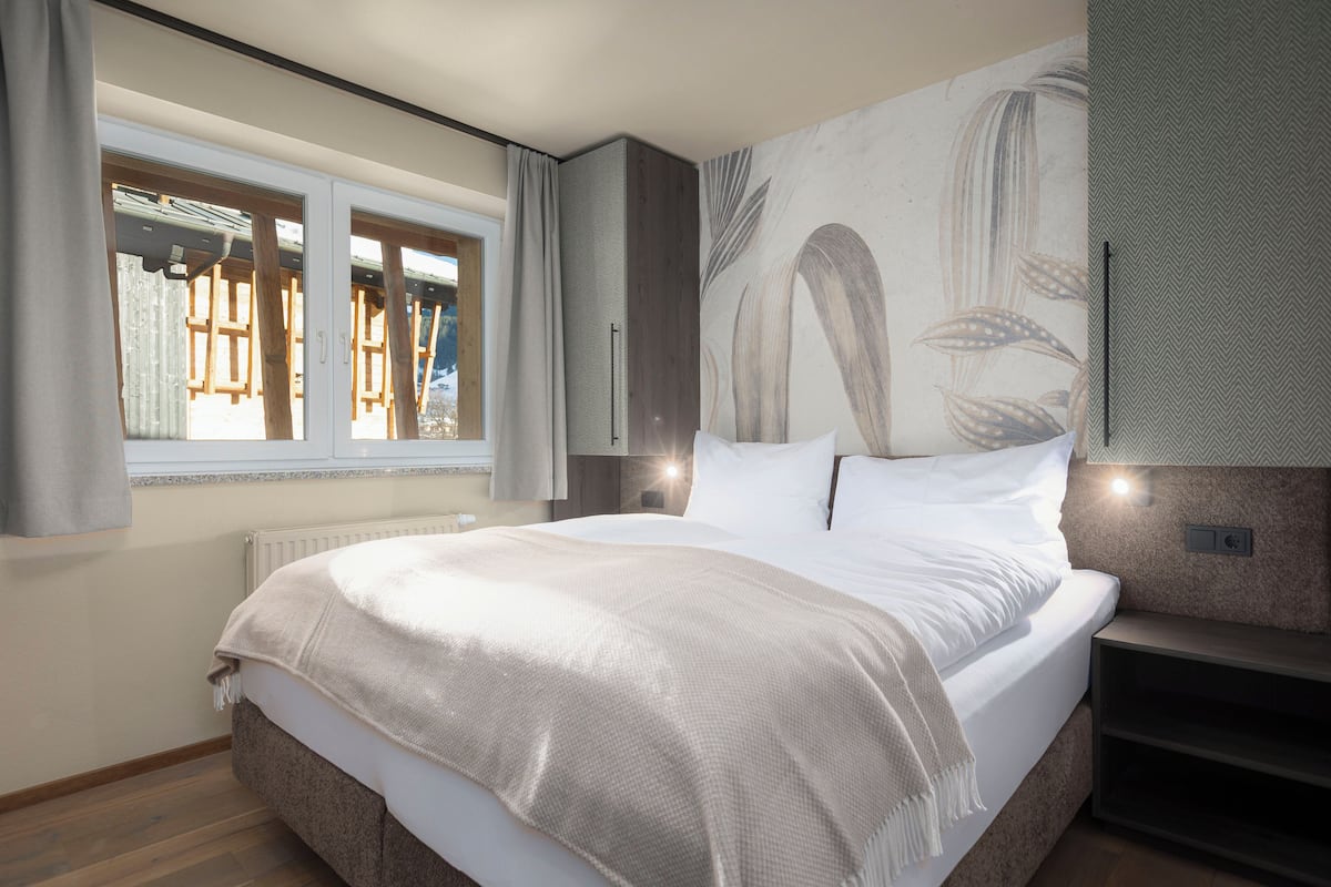 Cots/infant beds, free WiFi