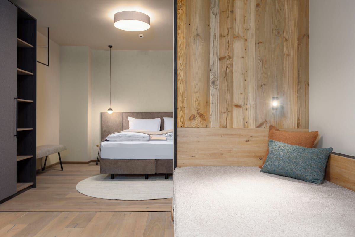 Cots/infant beds, free WiFi