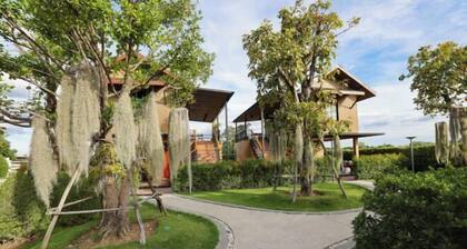Mom Tik Camp Hotel