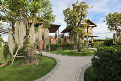 Mom Tik Camp Hotel