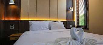 Mom Tik Camp Hotel