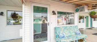 Deluxe Queen Room | Ocean Glass Inn | Minutes to Rehoboth Beach Boardwalk