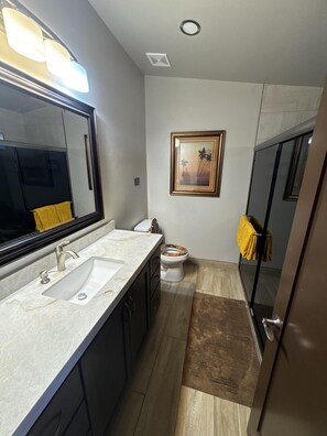 Shower, towels - Grand Sand Riverfront, private beach & boat dock (Parker)