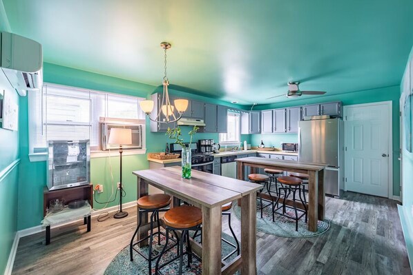 Fridge, microwave, coffee/tea maker - Cottage King Studio at Ocean Glass Inn | w/ Kitchen | Free Breakfast & Parking (Rehoboth Beach)