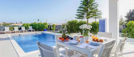 Villa (3 Bedrooms) | Außenbereich