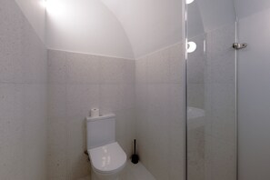 Een douche, handdoeken