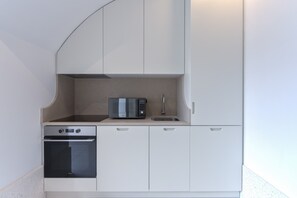 Microwave, dishwasher, coffee/tea maker, cookware/dishes/utensils - Alameda Terrace by Homing (Lisbon)