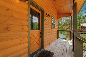 Property grounds - Heavenly Splash | By Colonial Properties (Sevierville)