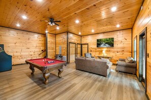 Spielezimmer