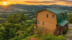 Exterior - Almost Heaven Too: A Little Slice of Paradise (Sevierville)