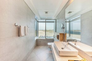 Suite júnior, vistes al mar | Planxa i posts de planxar i wifi gratuïta 