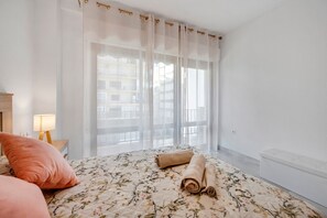 3 室のベッドルーム、アイロン / アイロン台、WiFi、ベッドシーツ