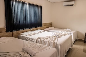 Chambre Triple, vue ville