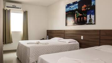 Værelse med 2 enkeltsenge - byudsigt | Gratis Wi-Fi