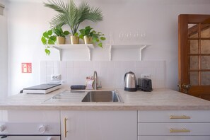 Cookware/dishes/utensils