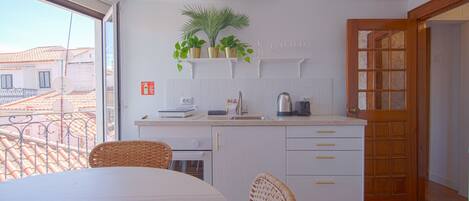 Cookware/dishes/utensils