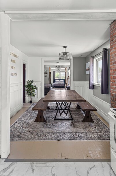 Downtown Central Clean Apartment With Game Console