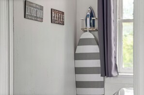 Interior - Downtown Central Clean Apartment With Game Console (Buffalo)