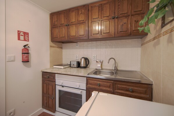 Cookware/dishes/utensils