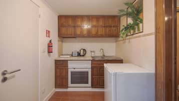 Cookware/dishes/utensils