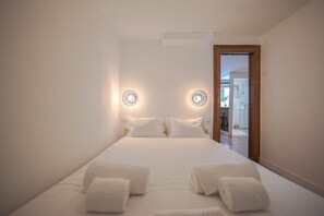 Unclassified image, 2 of 27, button - Alfama Historical II by Homing (Lisbon)
