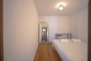 1 bedroom, bed sheets